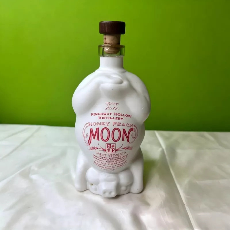 Jedinečná keramická fľaša s matným povrchom v tvare prasiatka
